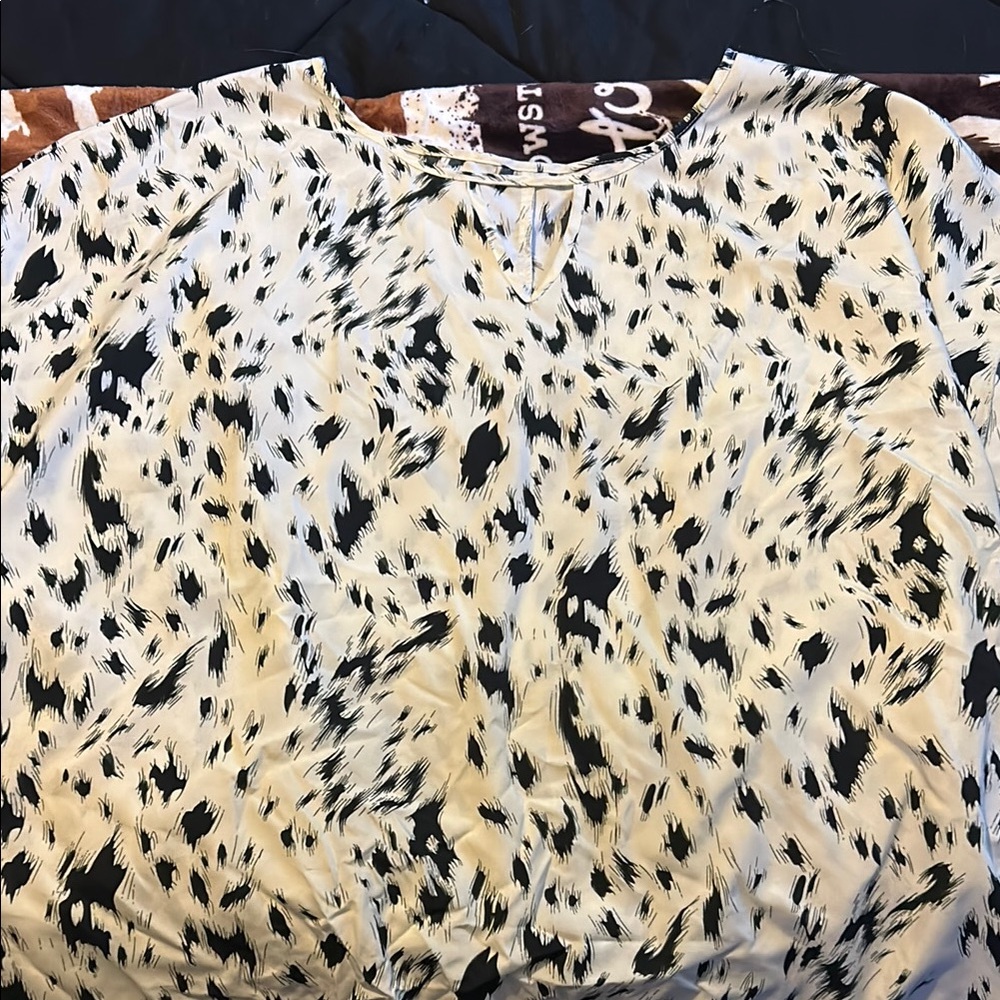Stylish Women's Black and Cream Top